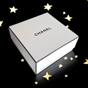 💞CHANEL Square Gift Box • WHITE, Black 'CHANEL' Logo • 8.5 x 8.5 x 4 Inches